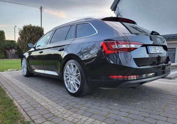 Skoda Superb cena 69900 przebieg: 132306, rok produkcji 2015 z Józefów małe 742